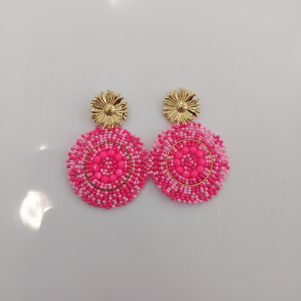 Boucles d'oreilles perles roses — Cercle fleuri doré