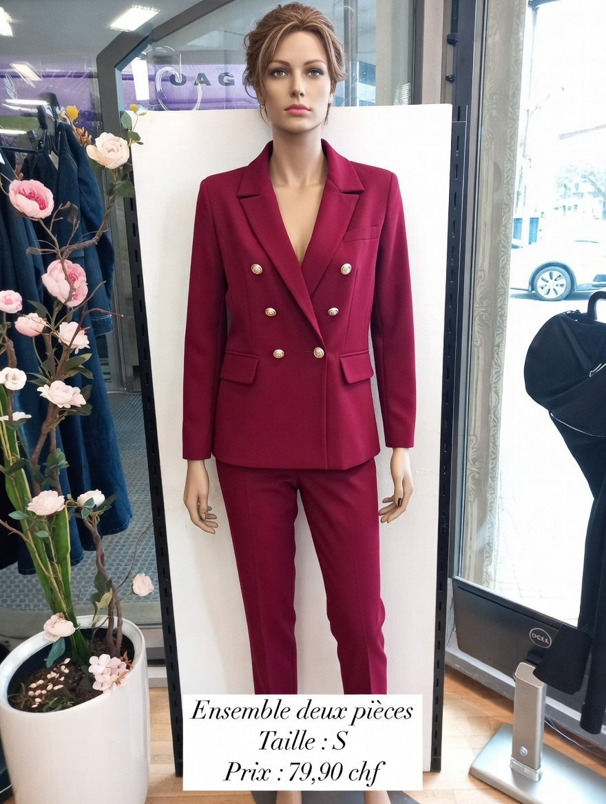 79,90 chf - Taille S - Ensemble tailleur bordeaux double boutonnage chic & audacieux !