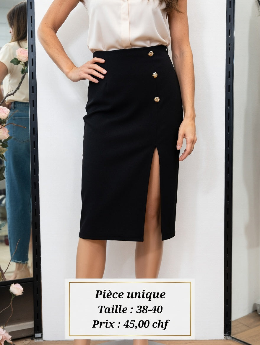 45,00 chf - Taille 38-40 - Jupe Noire Élégante avec Boutons Dorés et Fente !