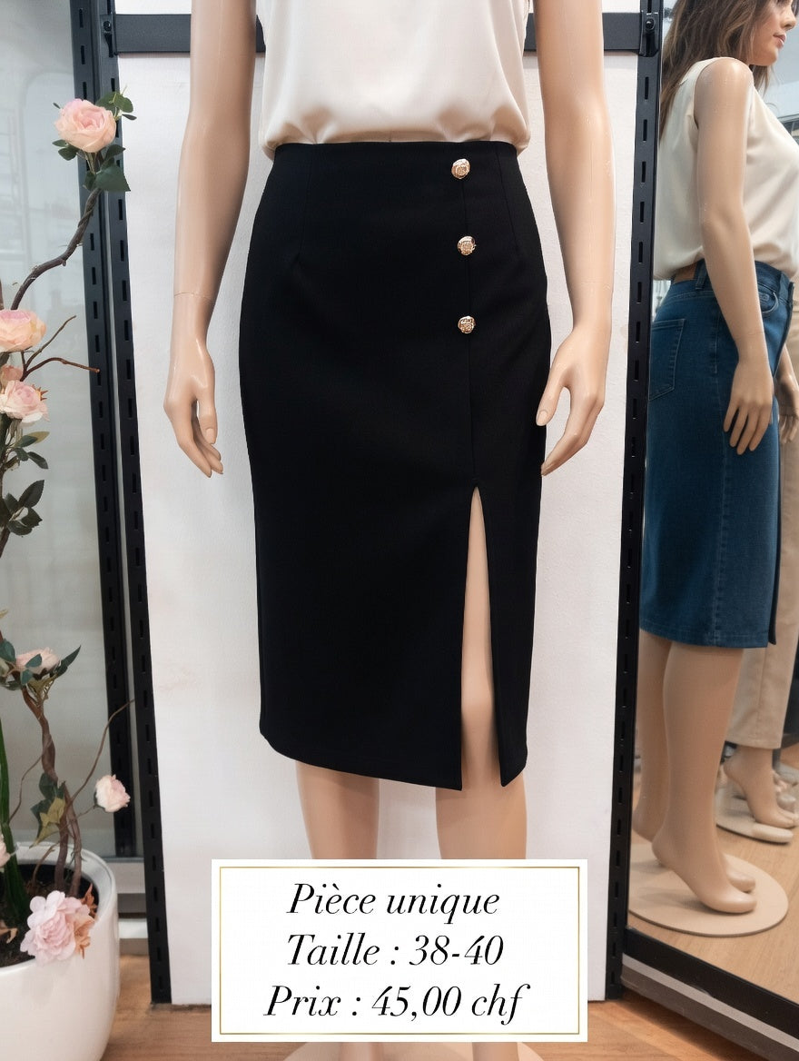 45,00 chf - Taille 38-40 - Jupe Noire Élégante avec Boutons Dorés et Fente !