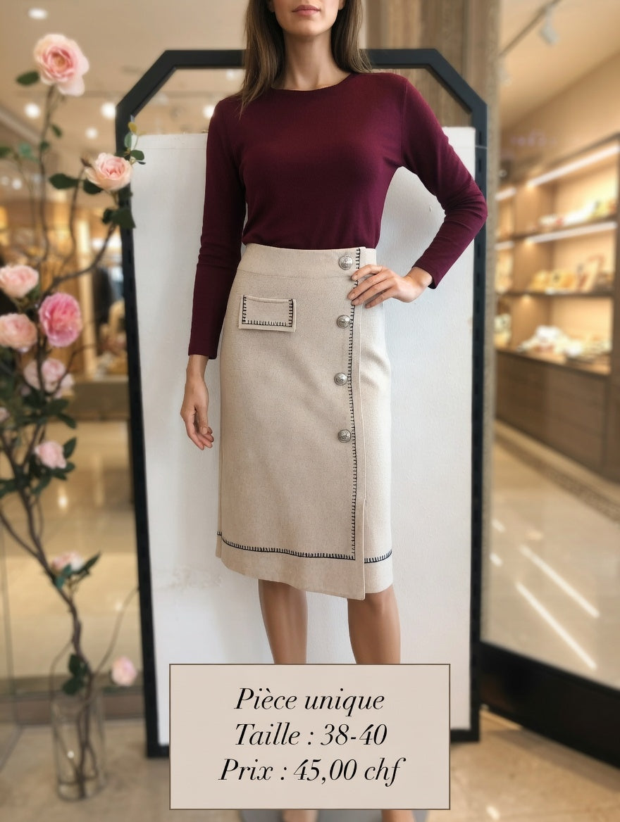 45,00 chf - - Taille 38-40 - Jupe Beige Chic avec Boutons Argentés et Poche !