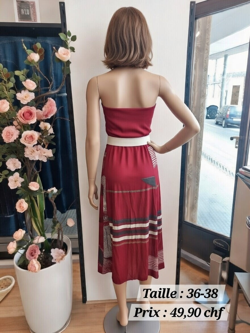 49,90 chf - Taille 36-38- Robe Strapless Patchwork Rouge Équestre – Élégance et Originalité Assurées !