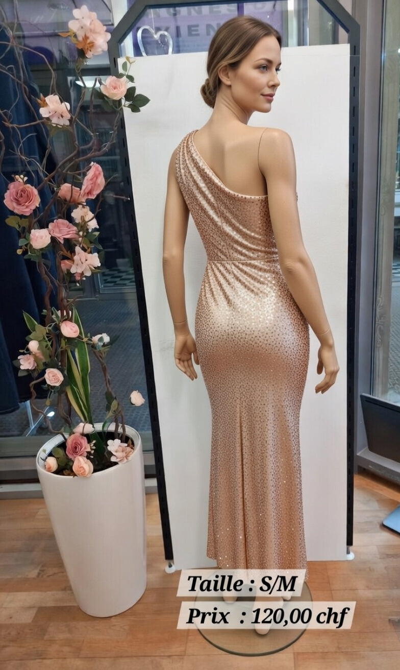 120,00 chf - Taille S-M - Éclat Métallique : Robes Scintillantes pour Briller en Toute Occasion !