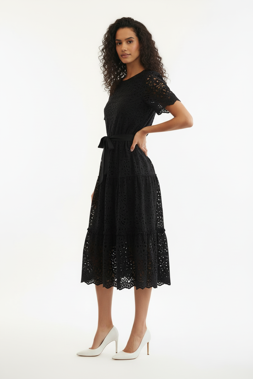 Robe Noire Broderie Anglaise Manches Courtes - Taille 50/52 - Made in Italy - Pièce unique