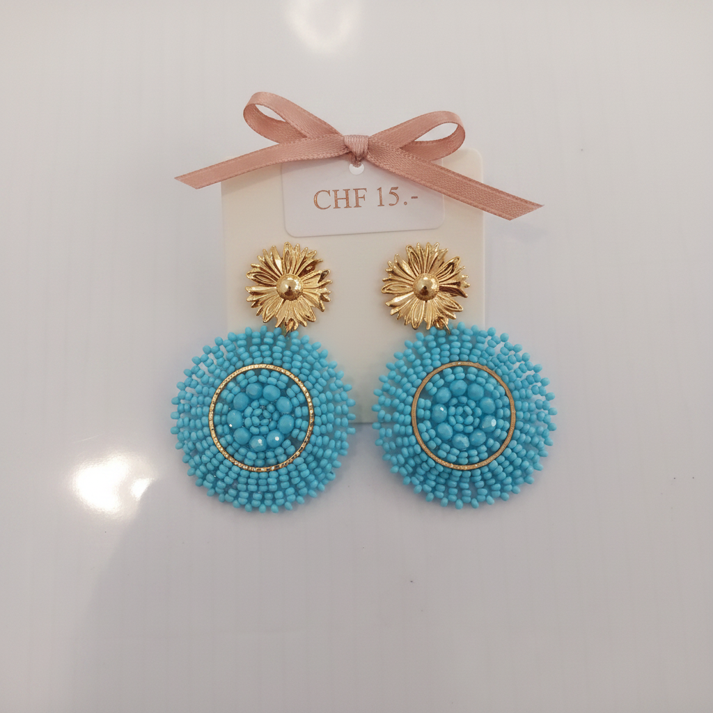 Boucles d'oreilles perles turquoise — Cercle fleuri doré