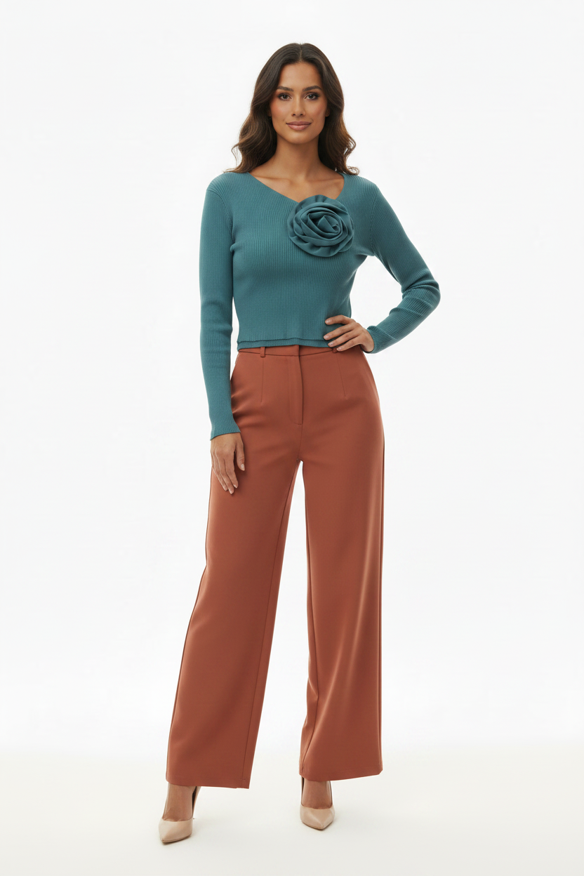 Top crop rose 3D vert canard Vinceotto vue face Modèle B pantalon terracotta fond blanc