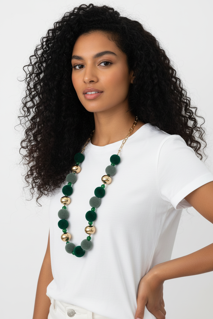 Collier long pompons vert & gris perles dorées