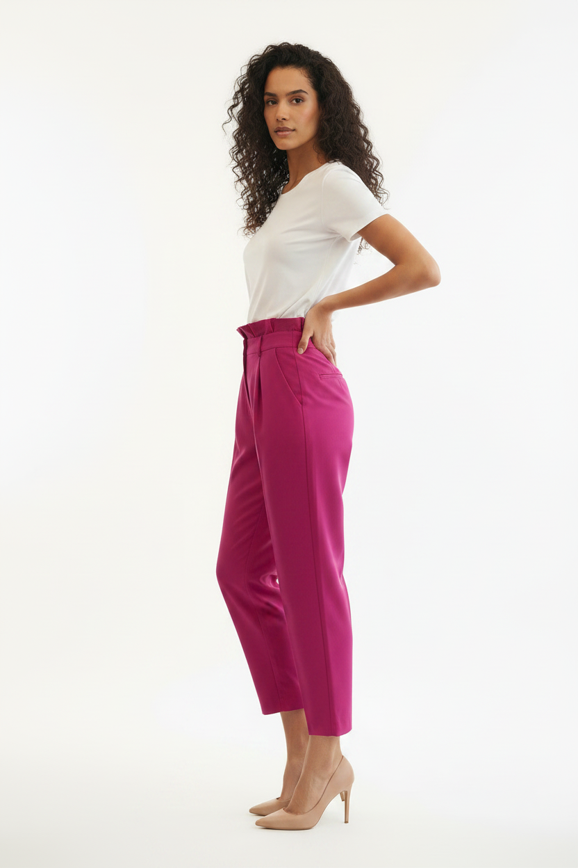 Pantalon fuchsia taille haute 7/8 vue côté fond blanc