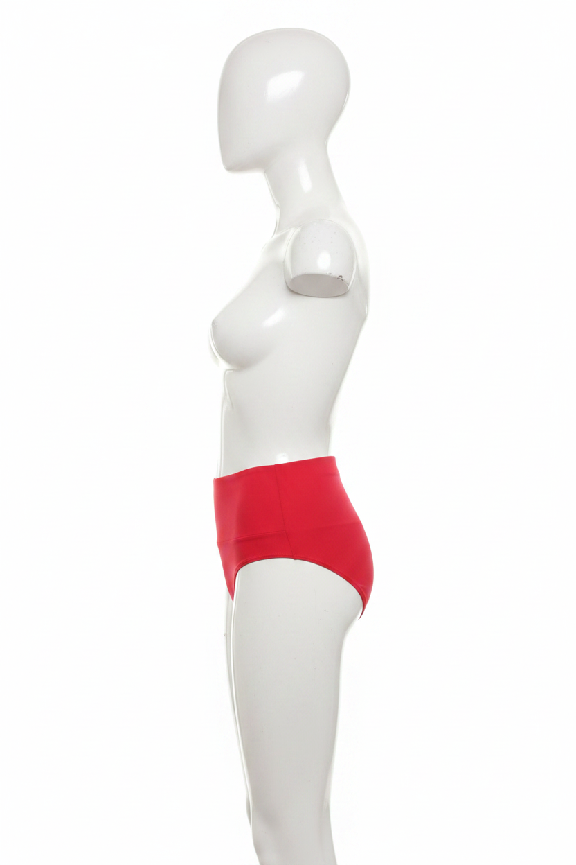 Culotte gainante brésilienne Divas rouge vue de côté mannequin plastique fond blanc