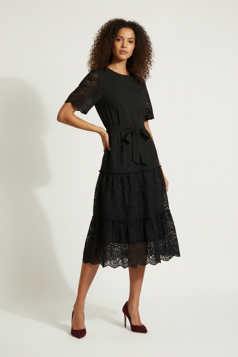 Robe Noire Broderie Anglaise Manches Courtes - Taille 50/52 - Made in Italy - Pièce unique