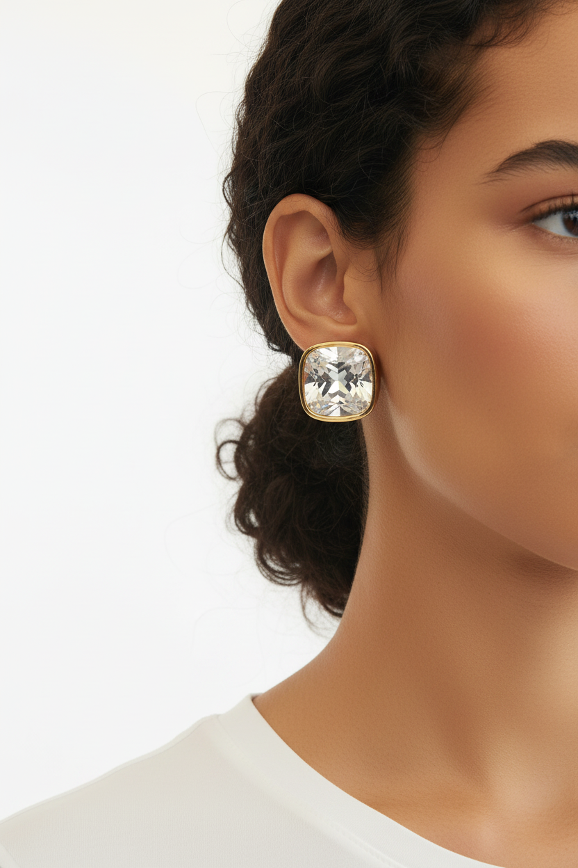 Boucles d'oreilles puces carrées cristal transparent serti doré