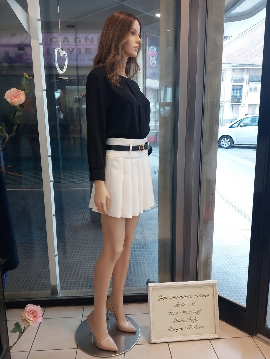 35,00 chf - Taille M - Jupe plissée Fashion + culotte intégrée – Élégance italienne !