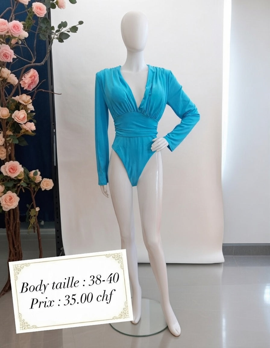 35,00 chf - Taille 38-40 - Body Bleu Turquoise Satiné – Élégance Romantique & Sensuelle