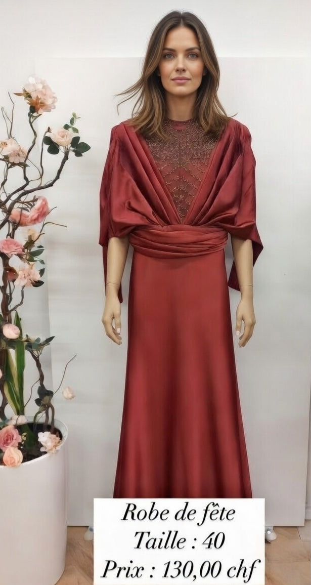 ✨ 130,00 chf - Taille 40 - Robe de fête élégante en satin rouge bordeaux Importée de Turquie ✨