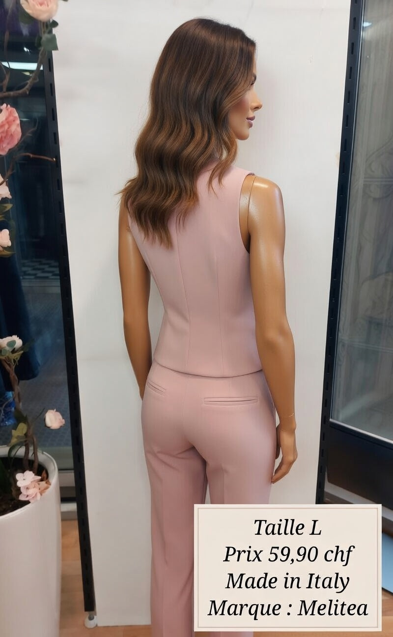 59 90 chf - Taille L - Ensemble élégance italienne en rose poudré ! Ensemble gilet + pantalon Melitea !